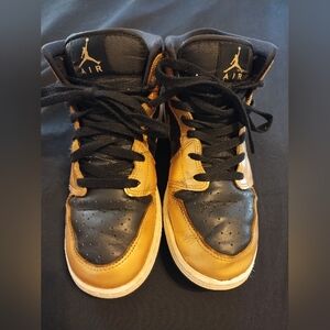 Air Jordan 1 Mid SE GS 2022 Metallic Gold Black Size 6Y